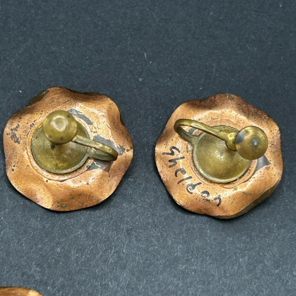 VTG Signed Sheldon Art Glass Copper Brooch and Screwback Earrings Set‎